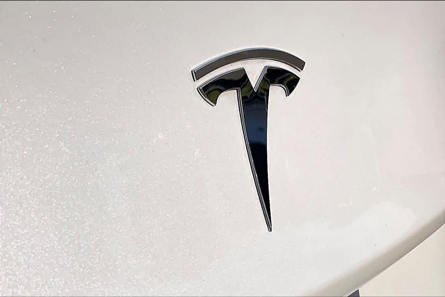 Used 2020 Pearl White Multi-Coat Tesla Standard Range image 27