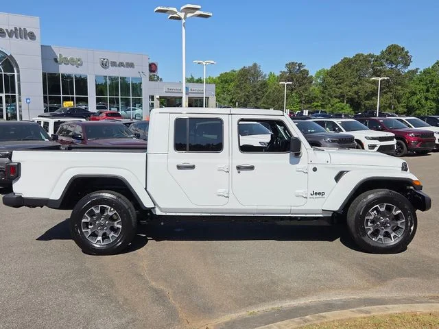 New 2026 Bright White Clear-Coat Exterior Paint Jeep Sahara image 14