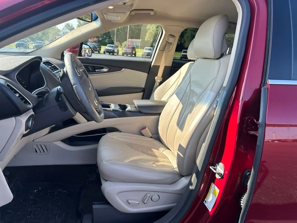 Used 2017 Ruby Red Metallic Lincoln Select image 10