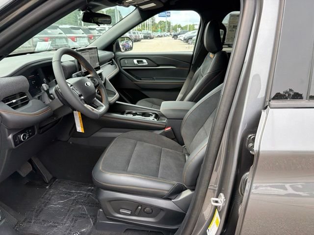 New 2026 Carbonized Gray Metallic Ford Tremor® image 12