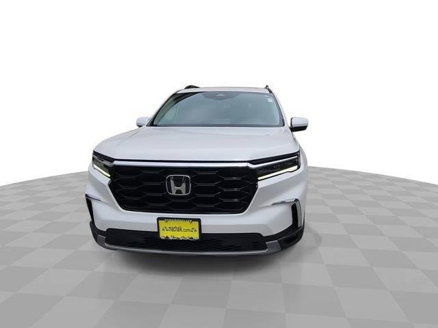 Used 2023 White Honda Touring image 3