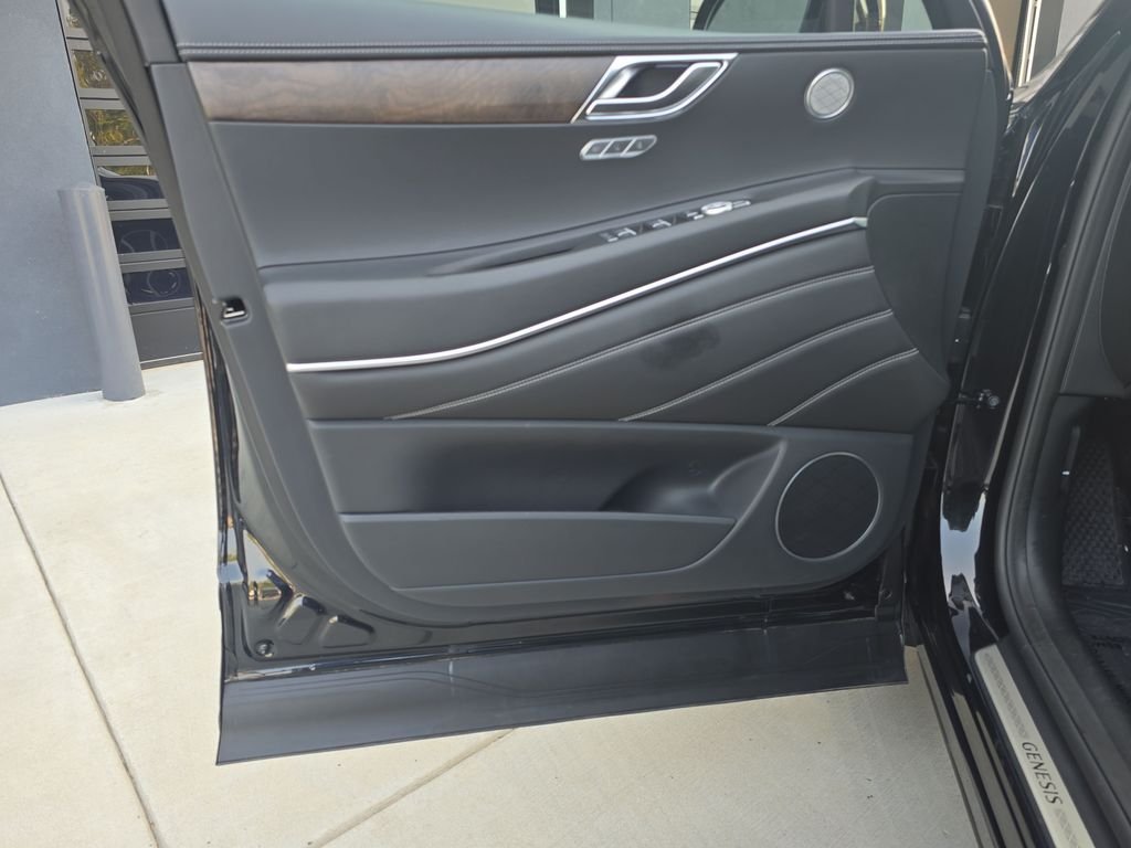 Used 2026 Black Genesis 2.5T Select image 17