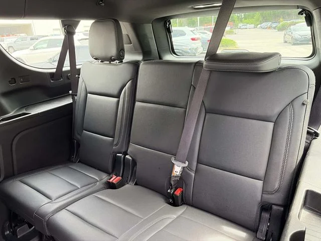 Used 2025 Gray Chevrolet Z71 image 12
