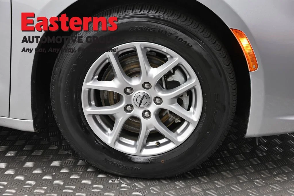 Used 2023 Silver Chrysler Touring L image 34