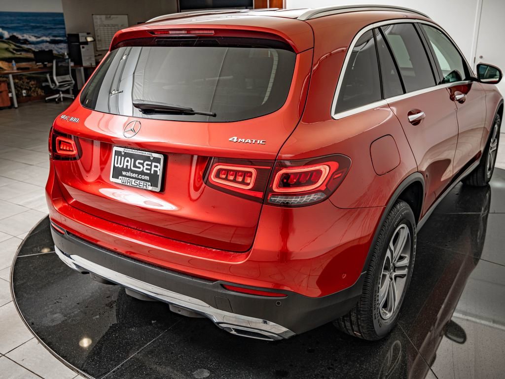 Used 2022 Manufaktur Cardinal Red Metallic Mercedes-Benz GLC 300 image 15