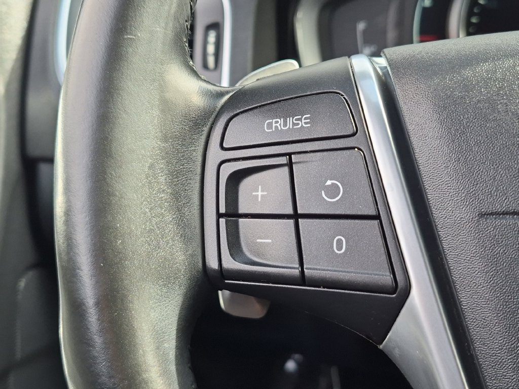 Used 2015 Black / Stone Volvo T6 image 32