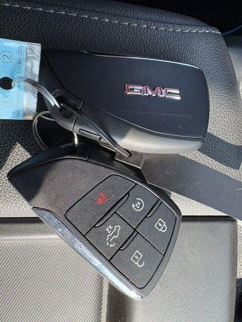 Used 2024 Dynamic Blue Metallic GMC Elevation image 21
