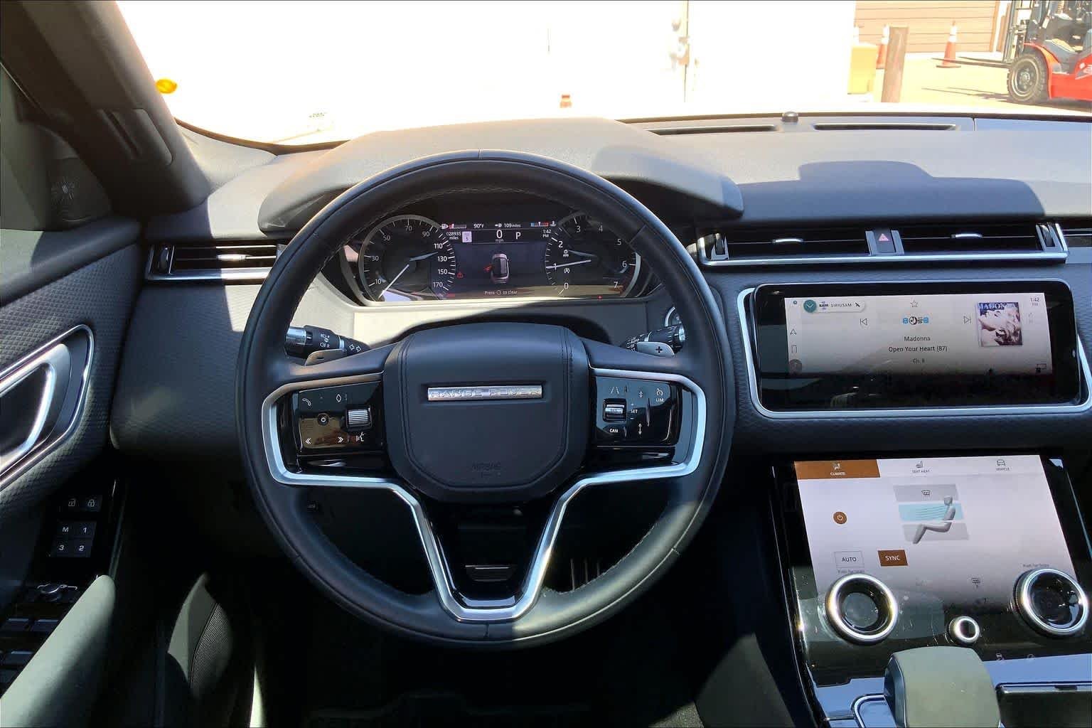Used 2023 Fuji White Land Rover R-Dynamic S image 10
