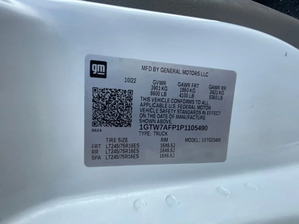 Used 2023 White GMC Work Van image 28