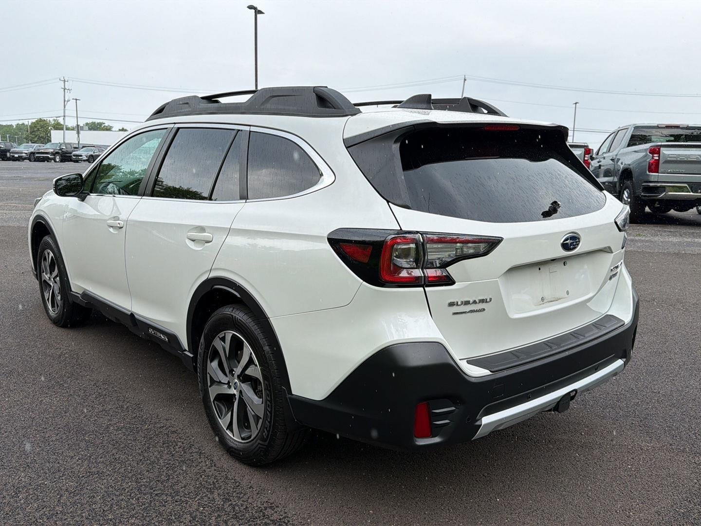 Used 2020 Crystal White Pearl Subaru Limited image 10