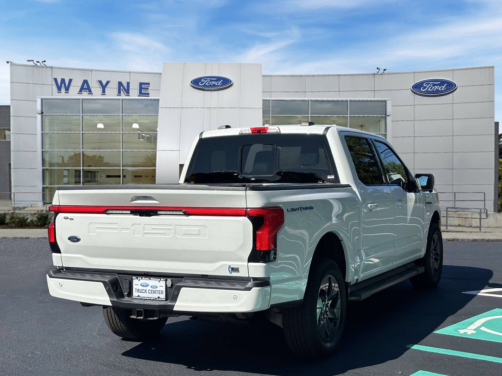 Used 2023 White Metallic Ford LARIAT image 5
