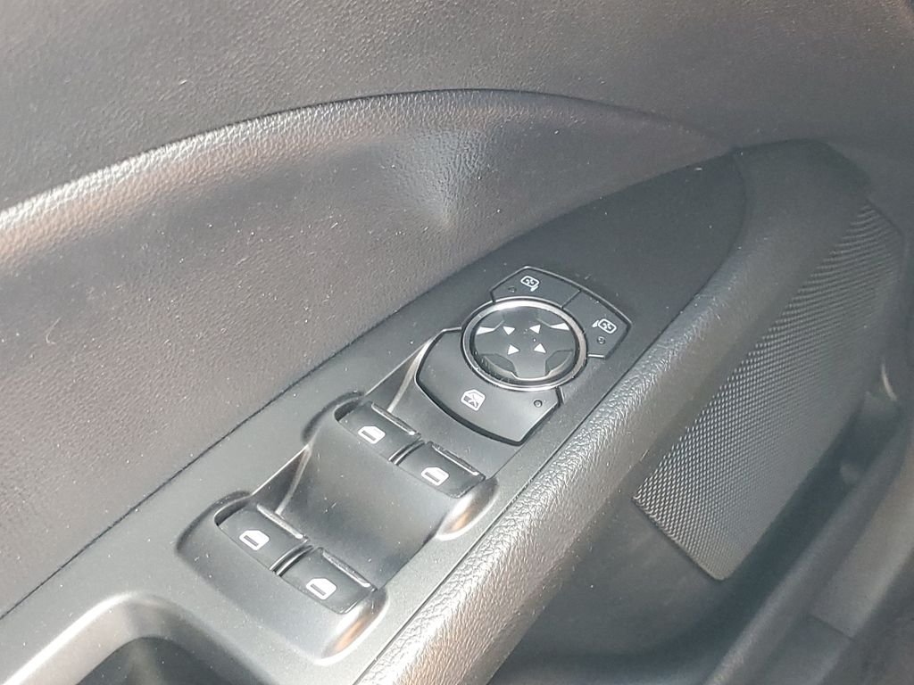 Used 2017 Red Ford SE image 18