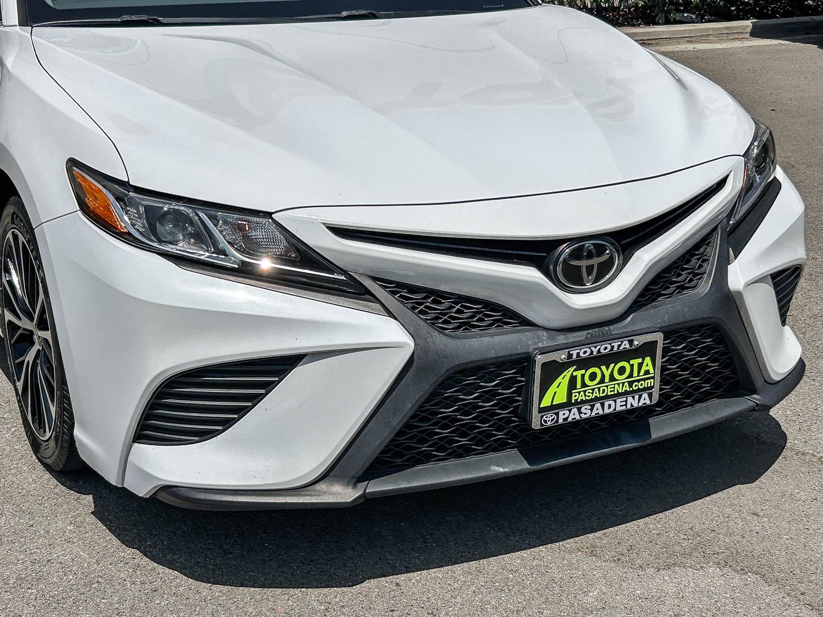Used 2018 SUPER WHITE Toyota SE image 5