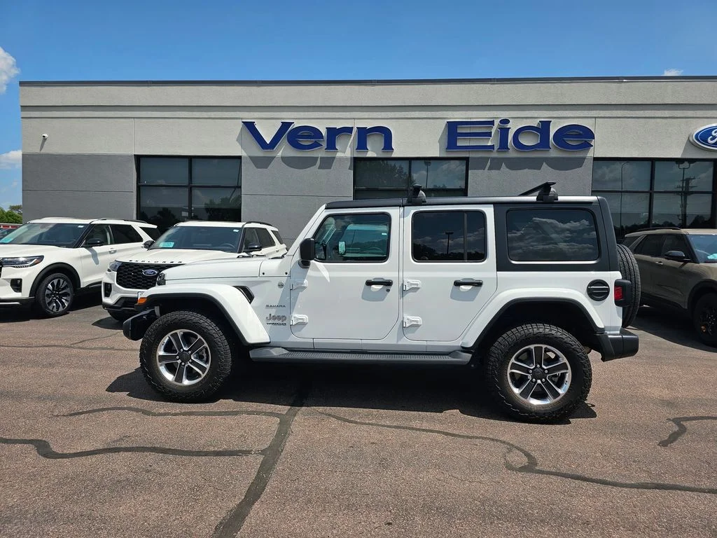Used 2019 Bright White Clearcoat Jeep Unlimited Sahara image 1