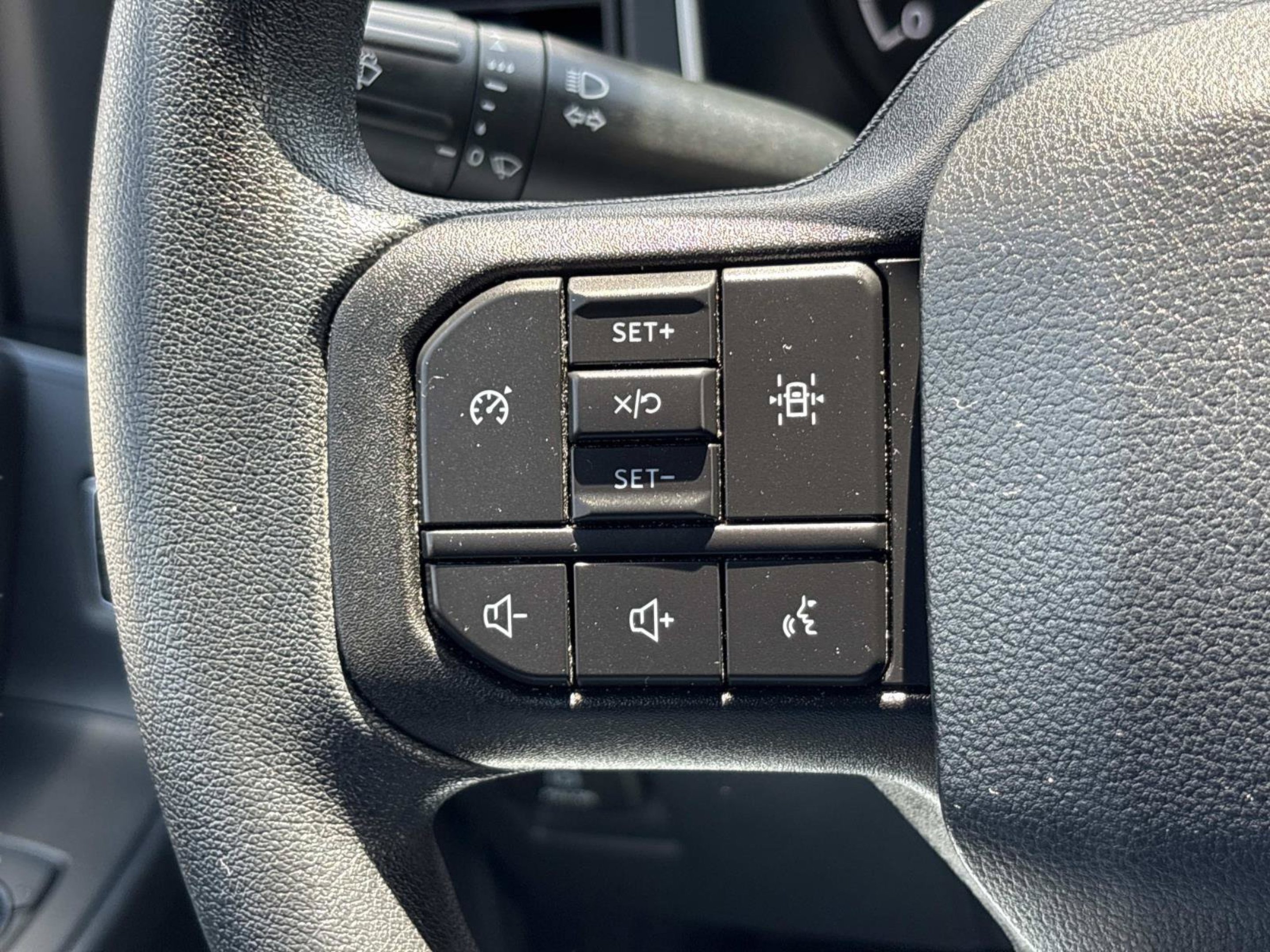Used 2022 Black Metallic Ford XL image 23