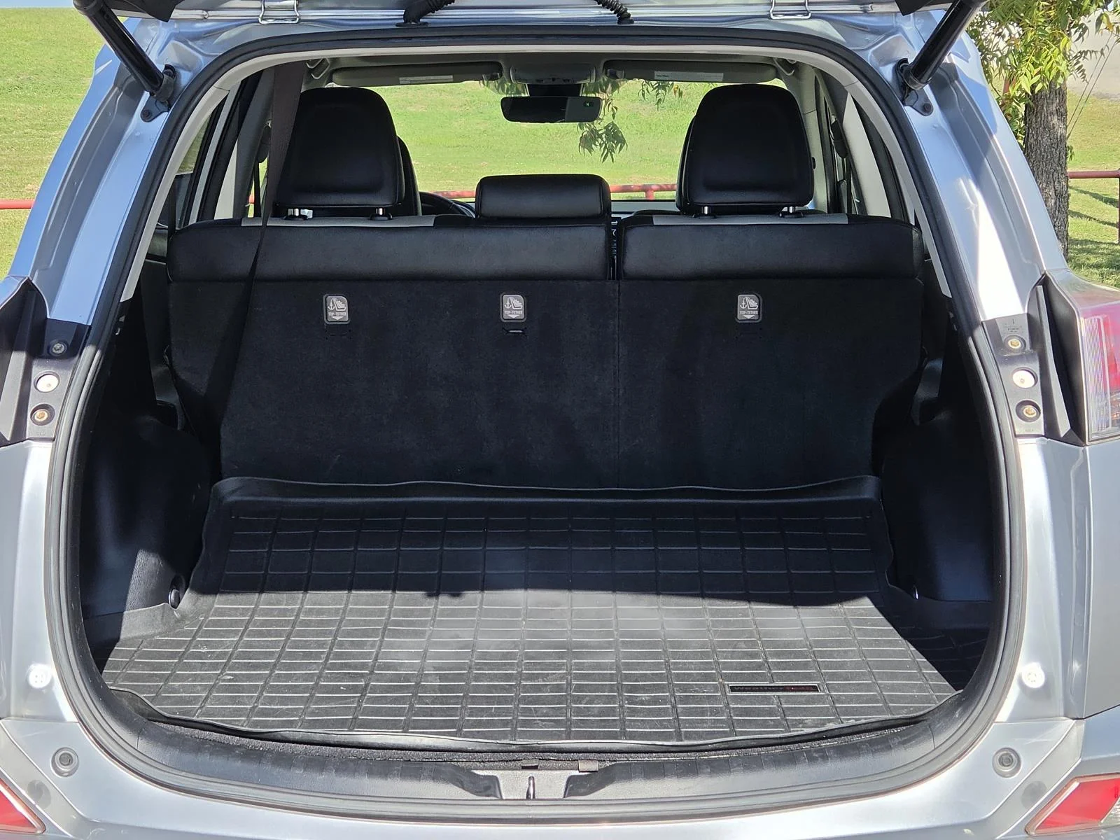 Used 2018 Silver Toyota Hybrid Limited AWD (Natl) image 10