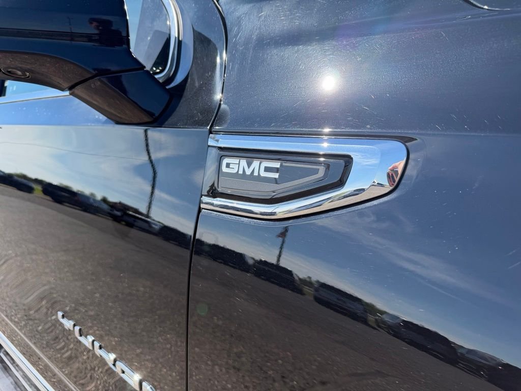 Used 2023  GMC SLT image 16