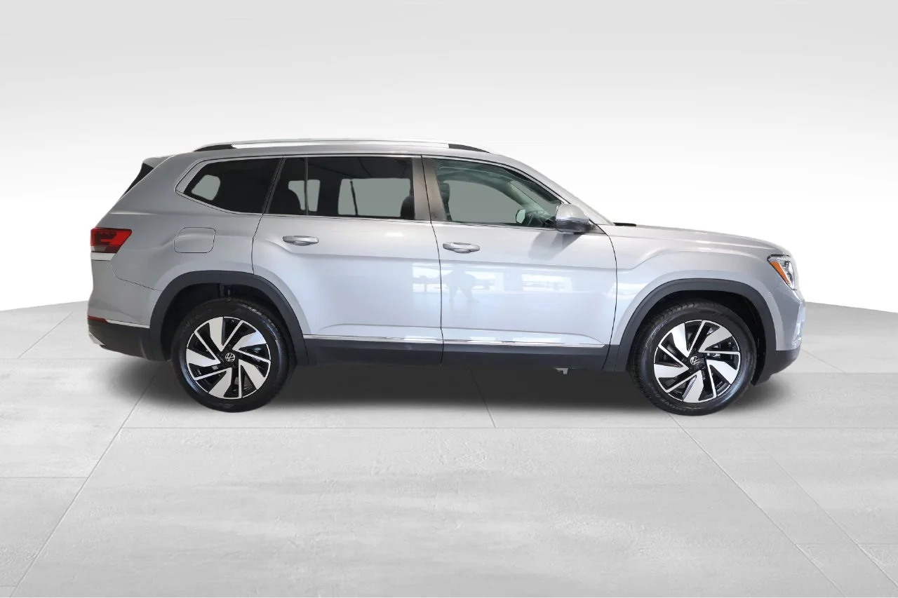 Used 2024 Silver Volkswagen 2.0T SEL image 5
