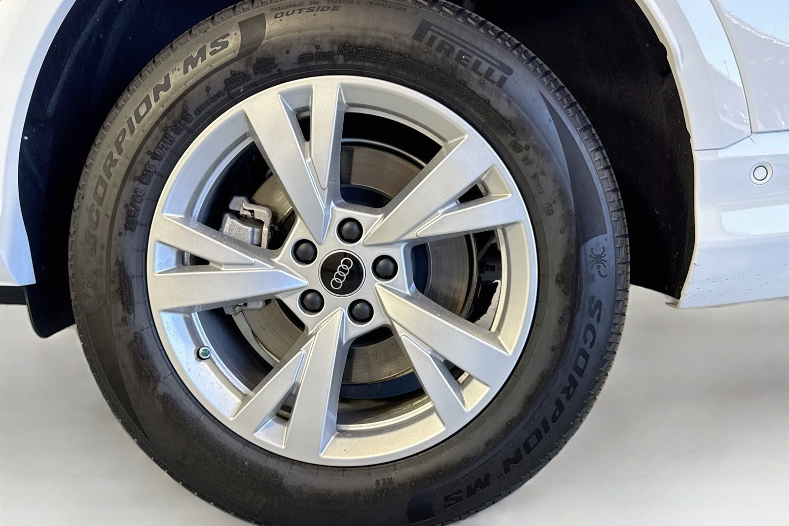 Used 2025 Arkona White Audi Premium image 28