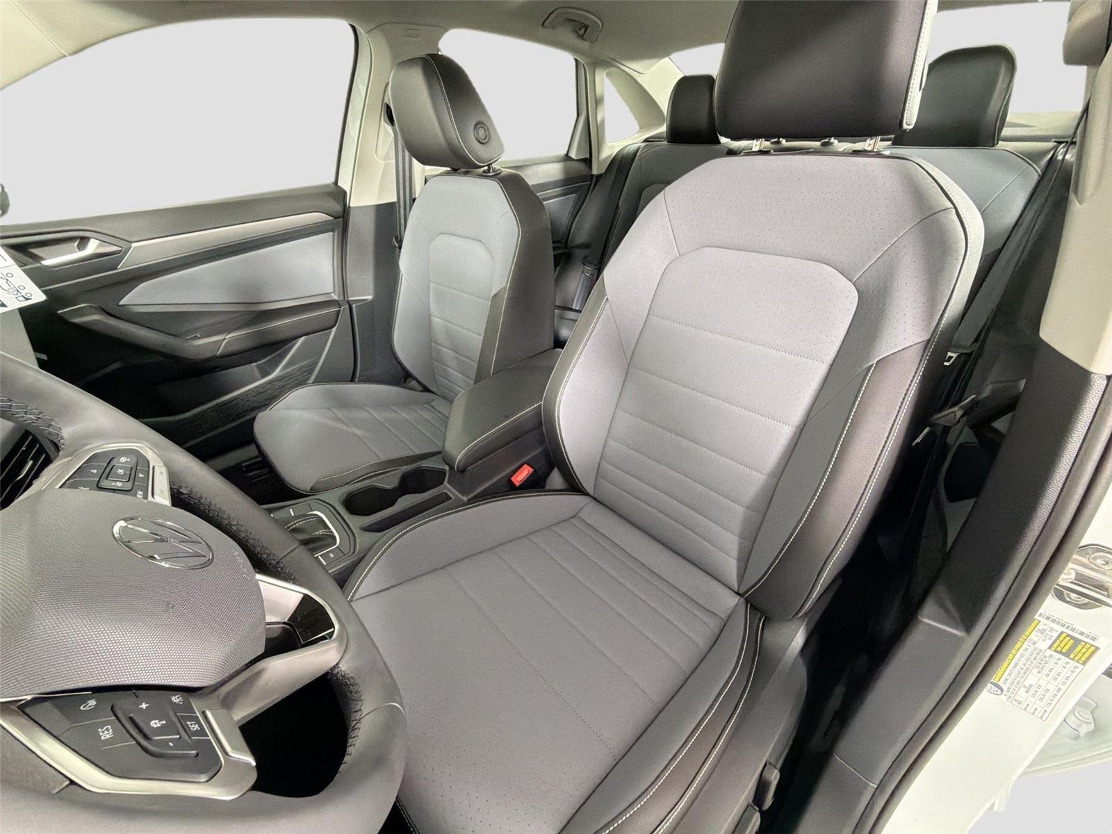 New 2026 Opal White Pearl Volkswagen SE image 19