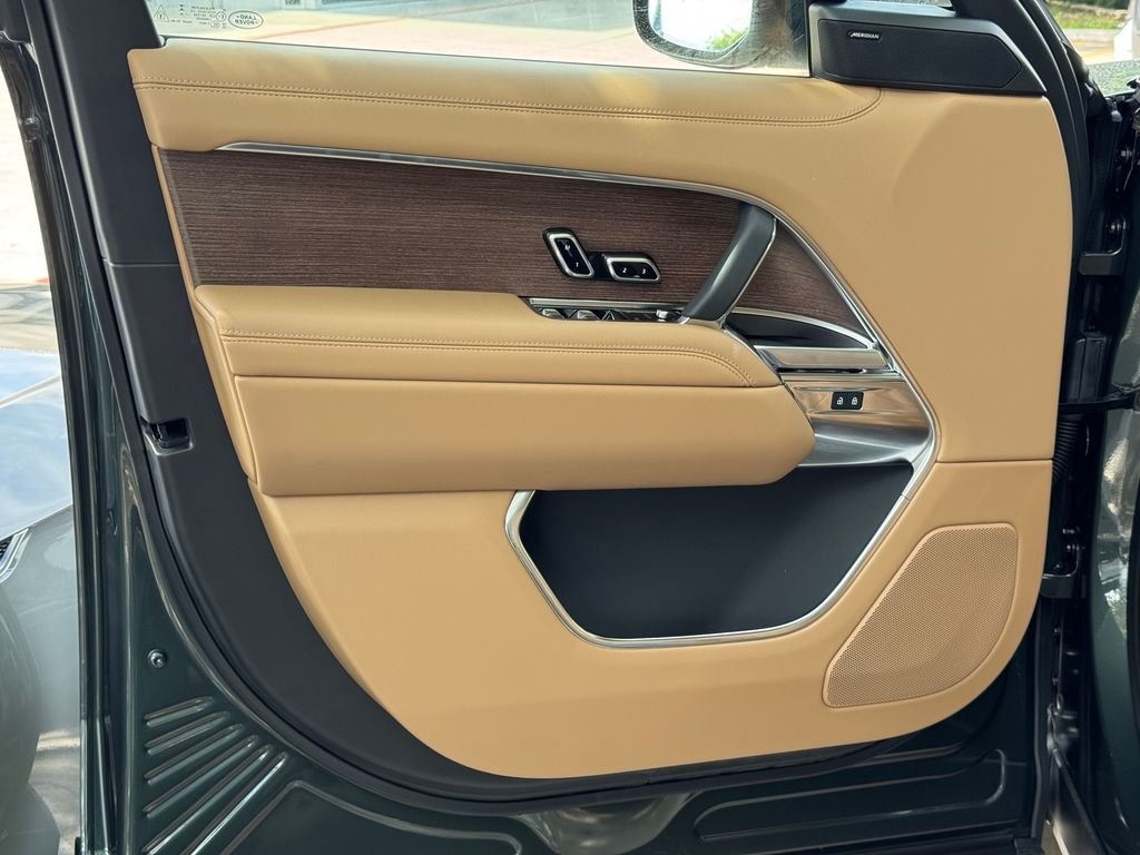 New 2026 Belgravia Green Metallic Land Rover SE image 14