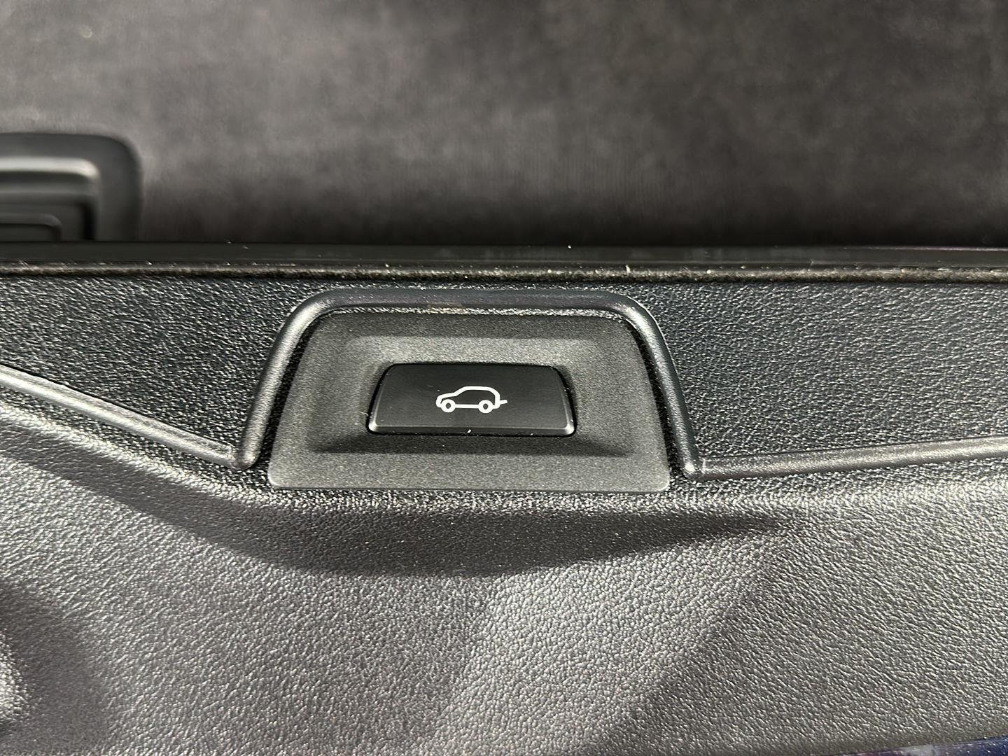 New 2026 Carbon Black Metallic BMW xDrive40i image 34