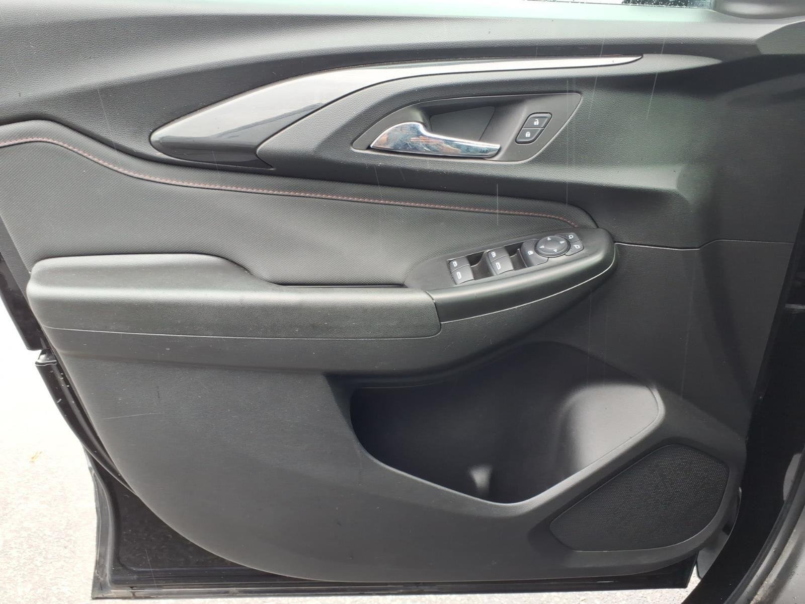 Used 2022 Mosaic Black Metallic Chevrolet RS image 28
