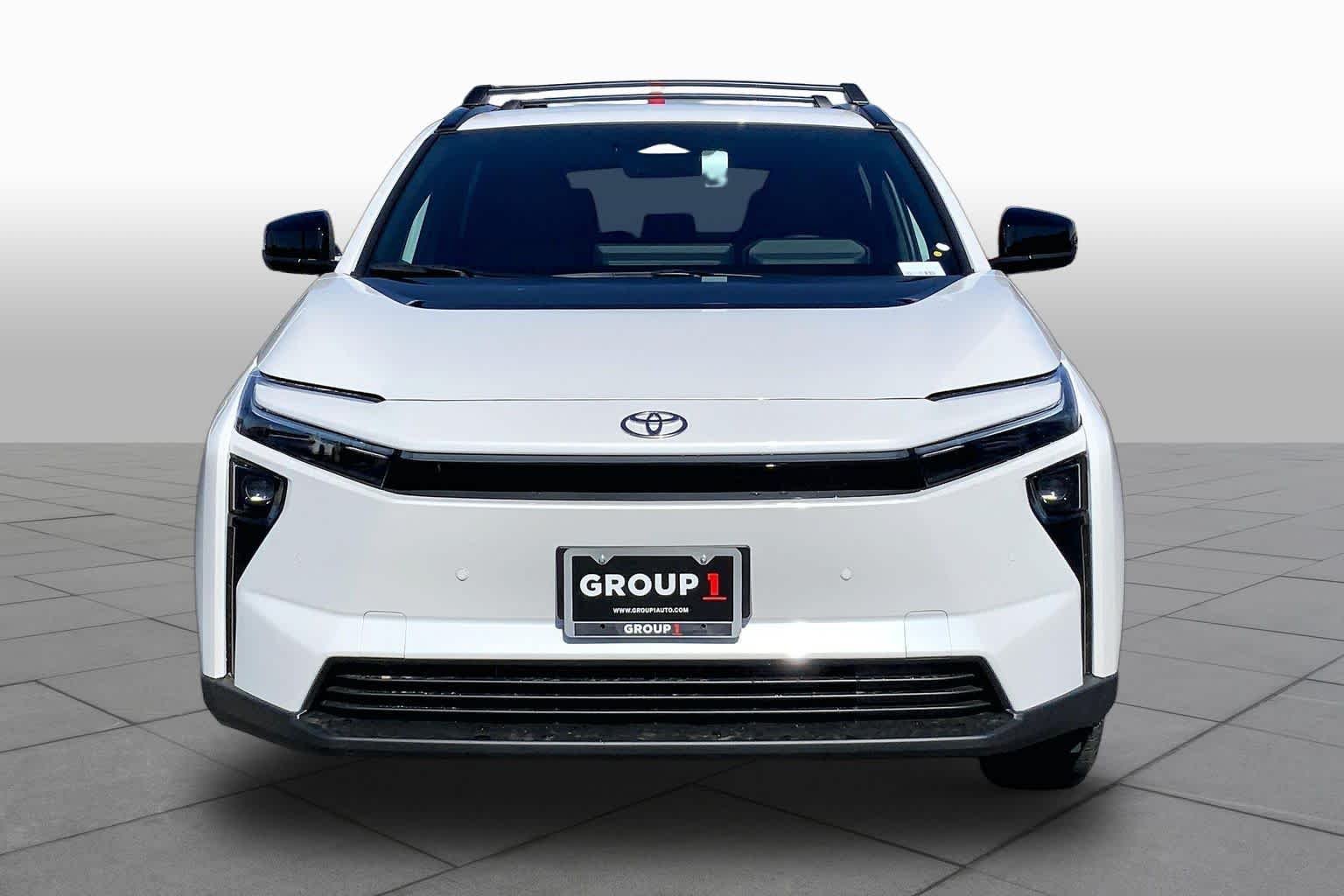 New 2026 Wind Chill Pearl Toyota XLE image 3