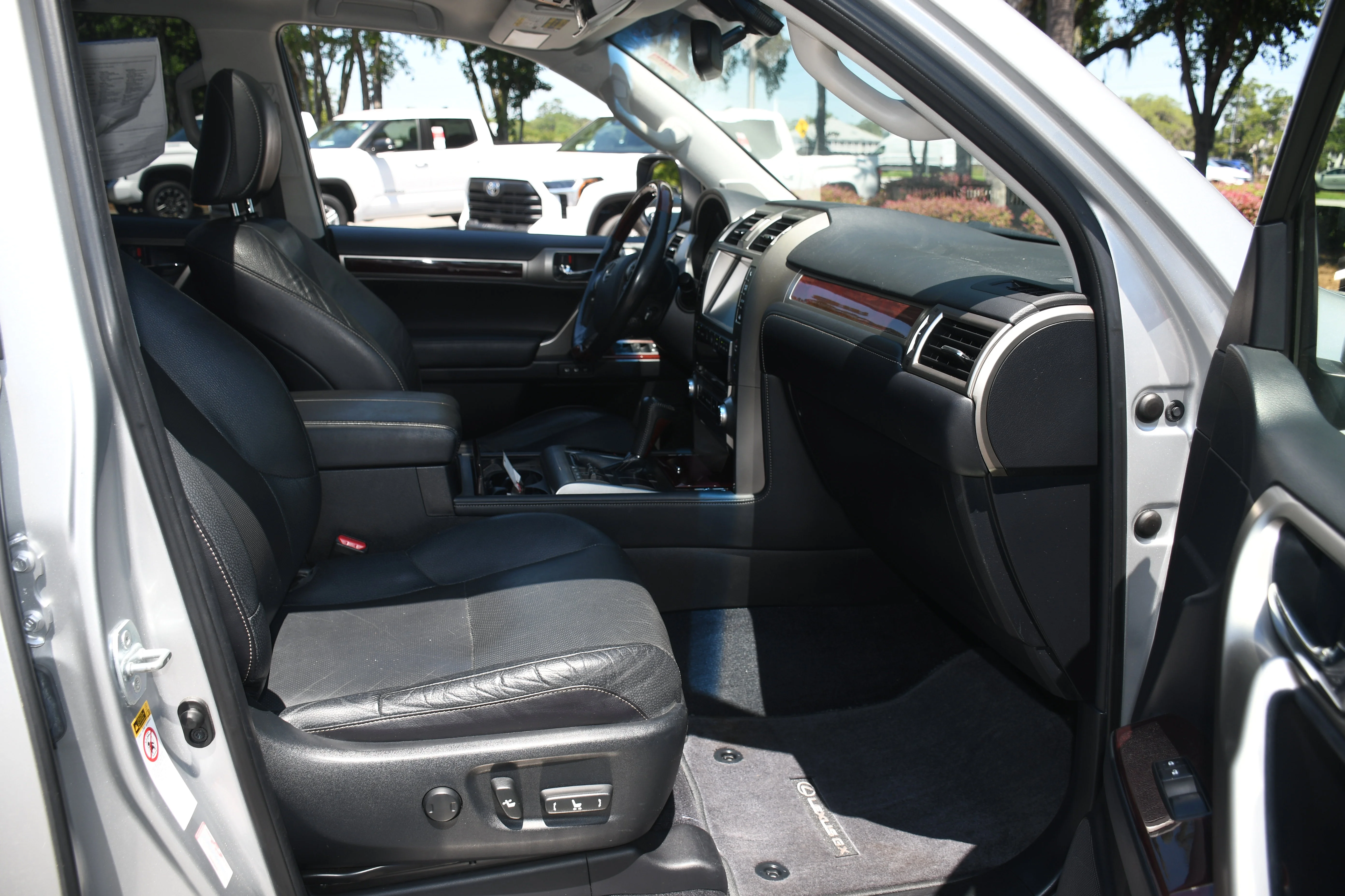 Used 2015 Silver Lexus 460 image 22