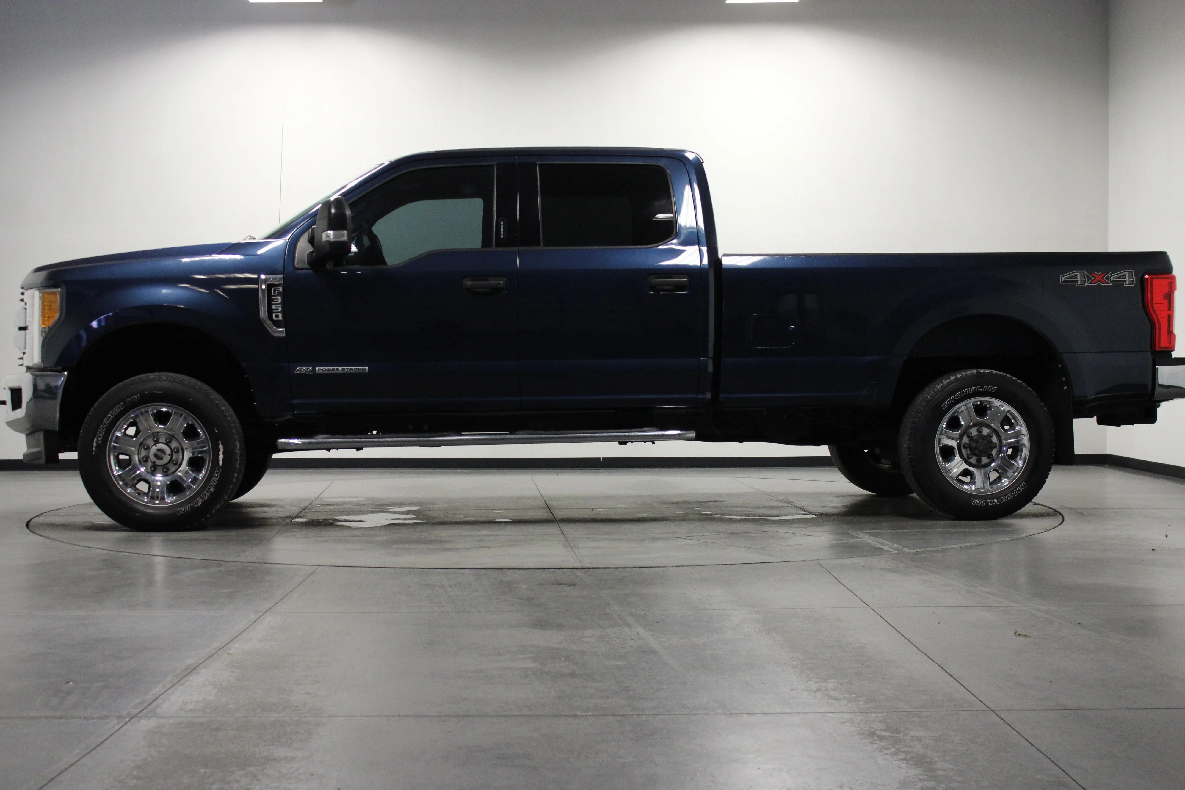 Used 2017 Blue Jeans Metallic Ford XLT image 7
