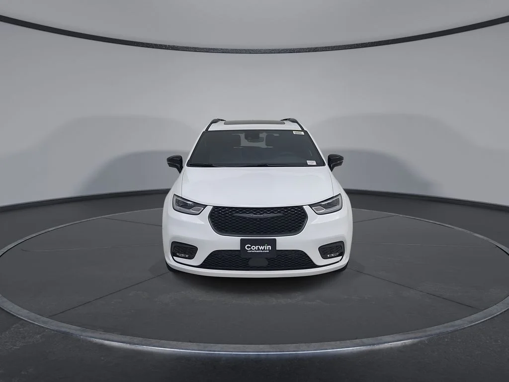 New 2026 Bright White Clear-Coat Exterior Paint Chrysler Limited image 5