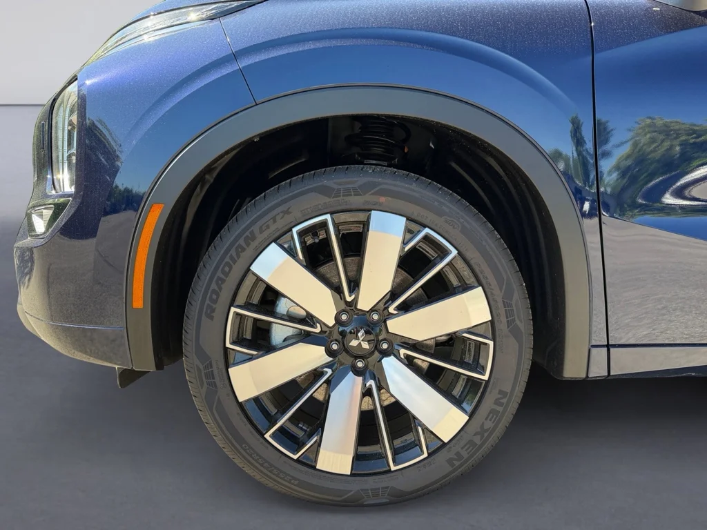 New 2026 Cosmic Blue Metallic Mitsubishi SE image 9