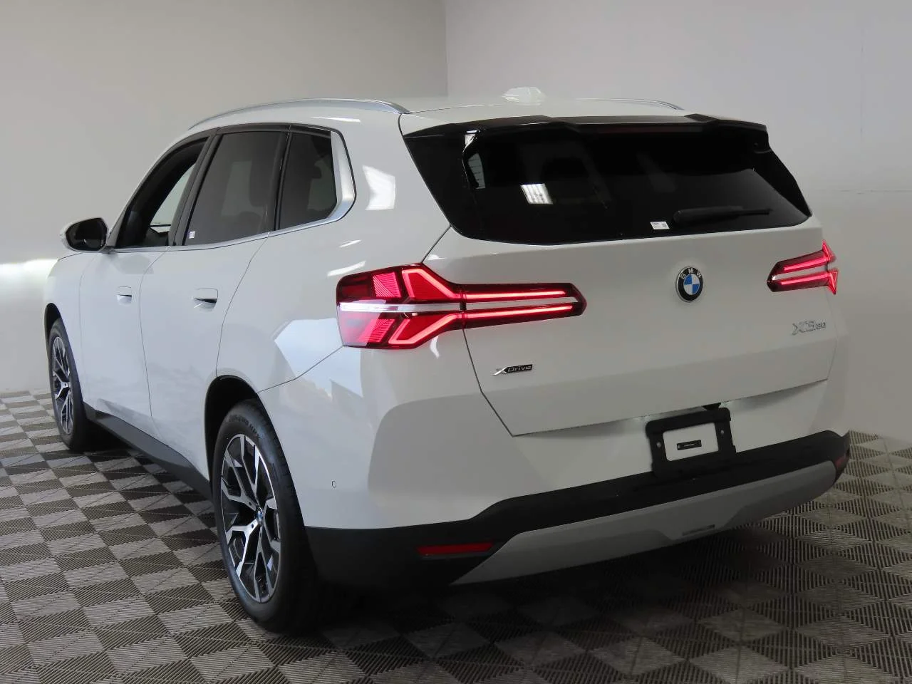 Used 2025 Alpine White BMW 30 xDrive image 3