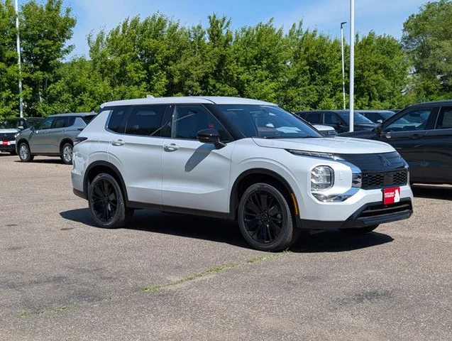 2026 Mitsubishi Outlander LE