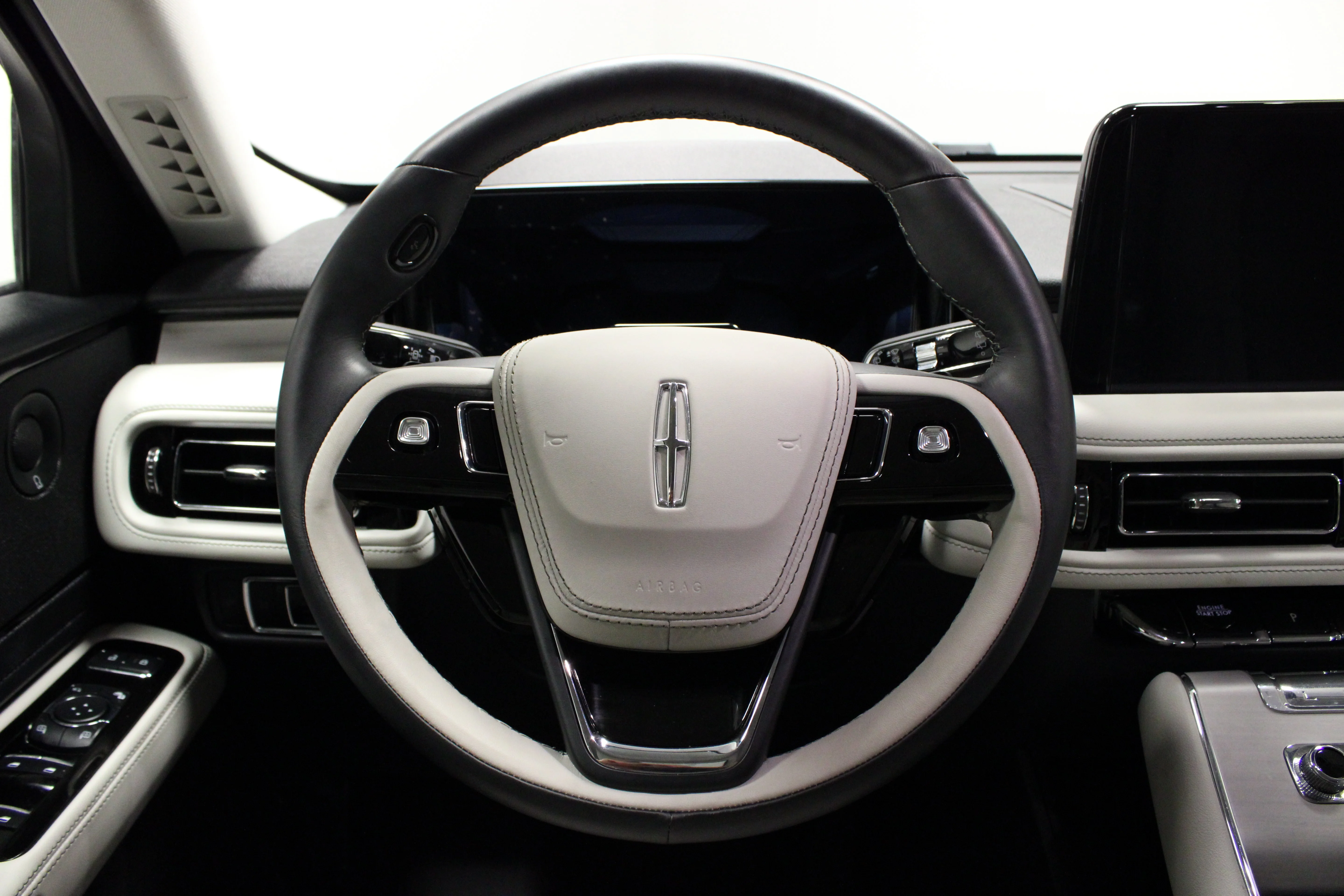 Used 2025 Ceramic Pearl Metallic Tri-Coat Lincoln Reserve image 23