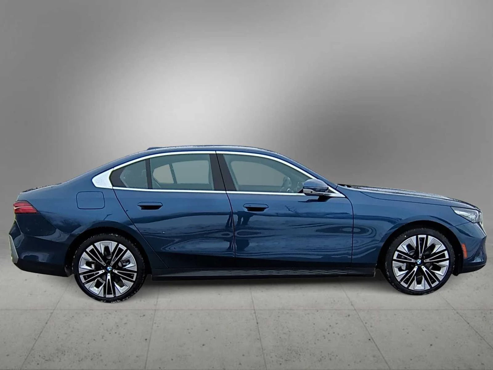 New 2026 Phytonic Blue Metallic BMW 530i xDrive image 9