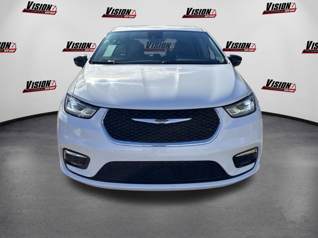 Used 2024 White Chrysler Touring L image 2