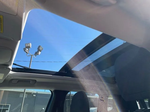 Used 2018 Blue Jeep Latitude image 31