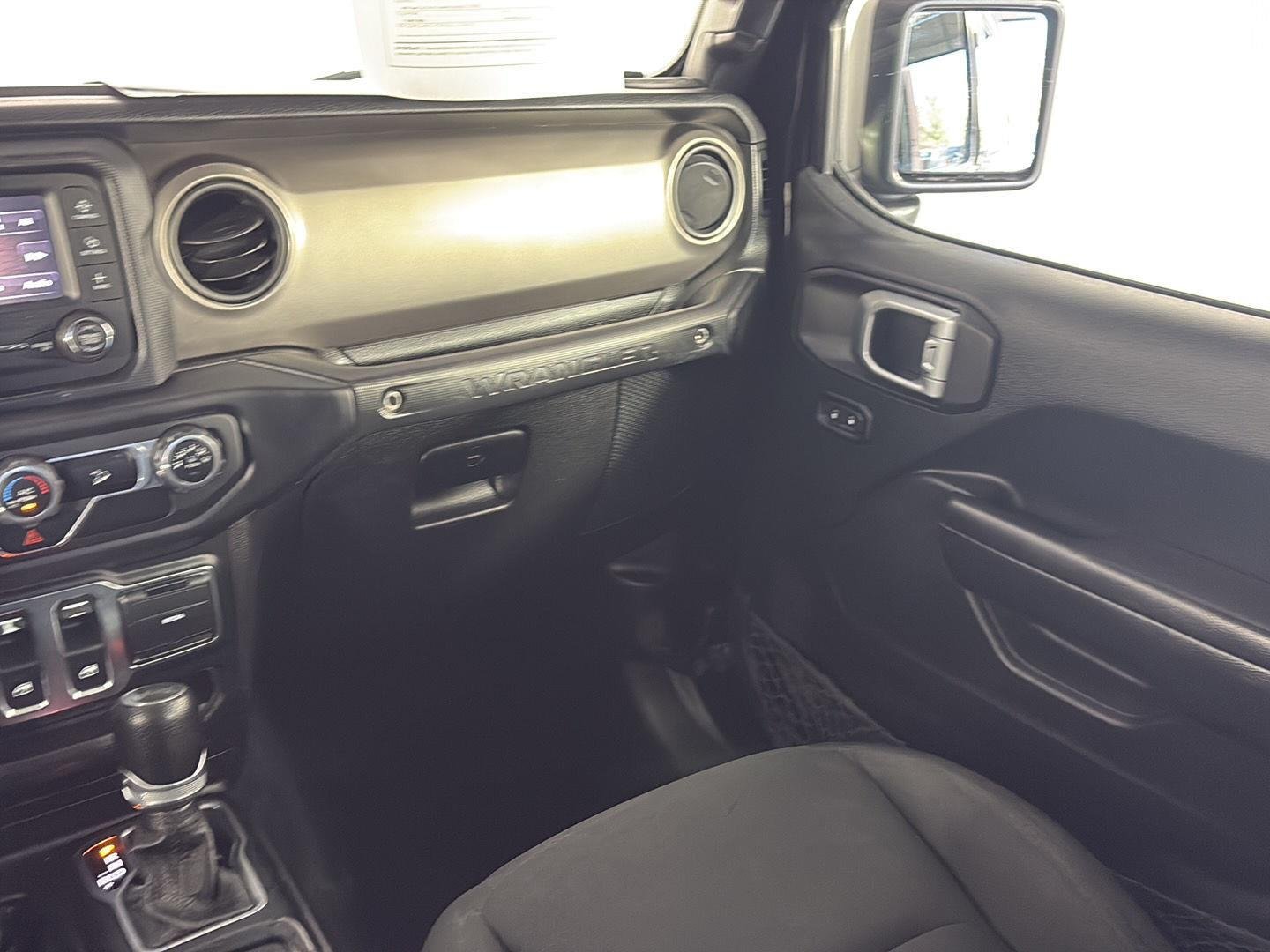 Used 2020 Black Clearcoat Jeep Sport S image 19