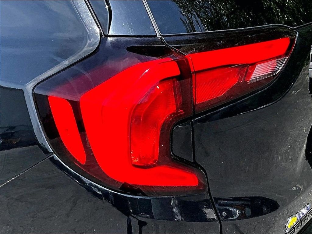 Used 2020 Black GMC SLT image 32