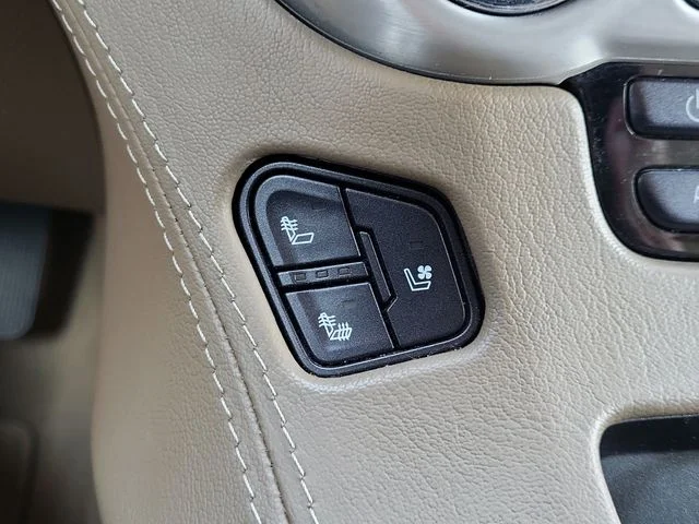 Used 2019 Crimson Red GMC SLT image 20