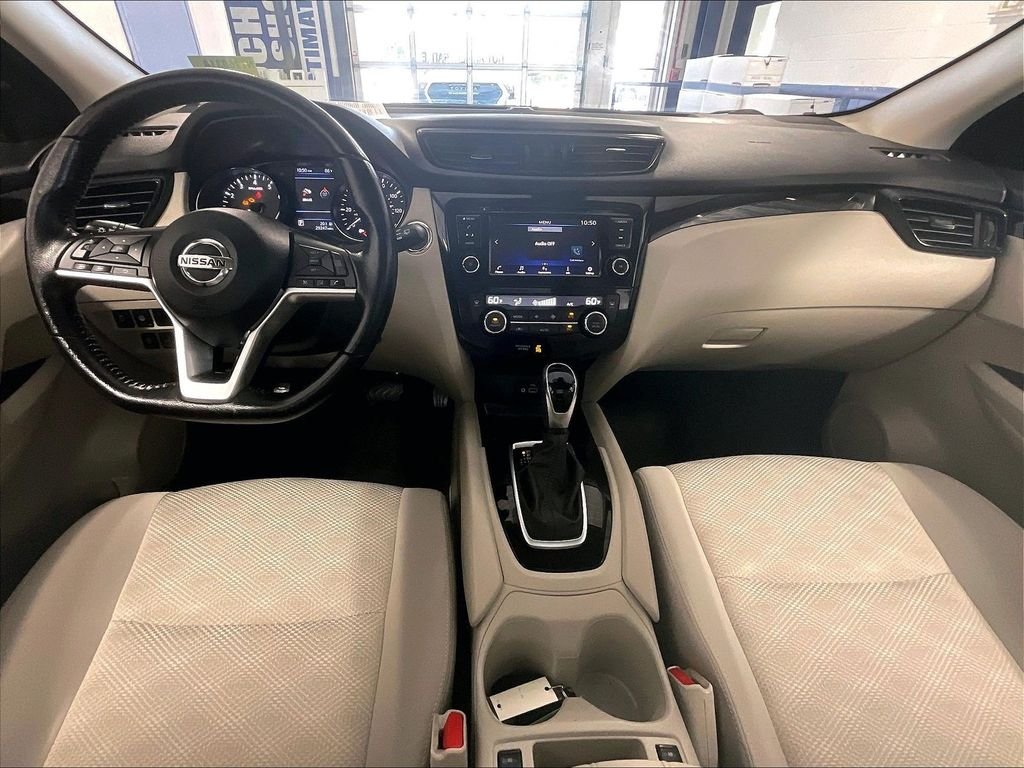 Used 2022 White Nissan SV image 21