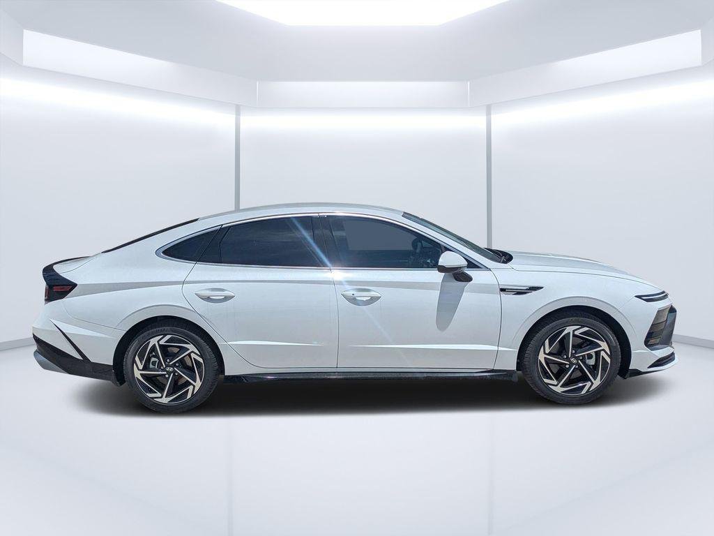 New 2026 White Hyundai SEL Sport image 2