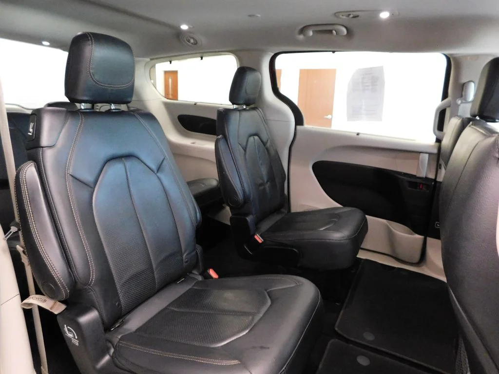 Used 2019 Velvet Red Pearlcoat Chrysler Touring L image 43