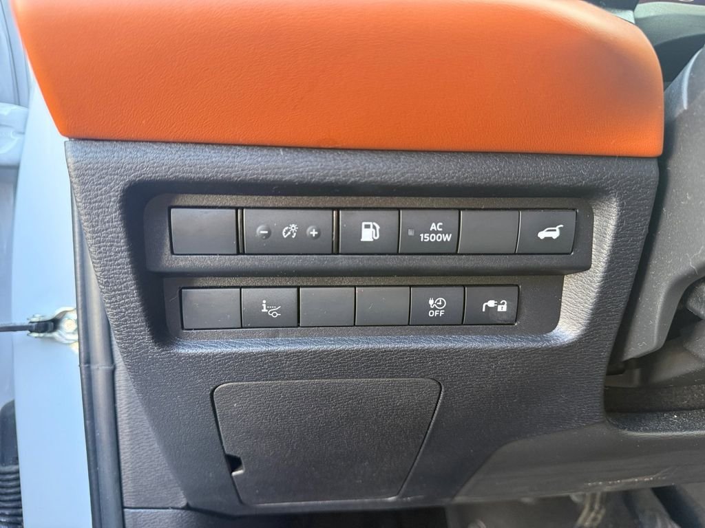 Used 2023  Mitsubishi SEL image 36