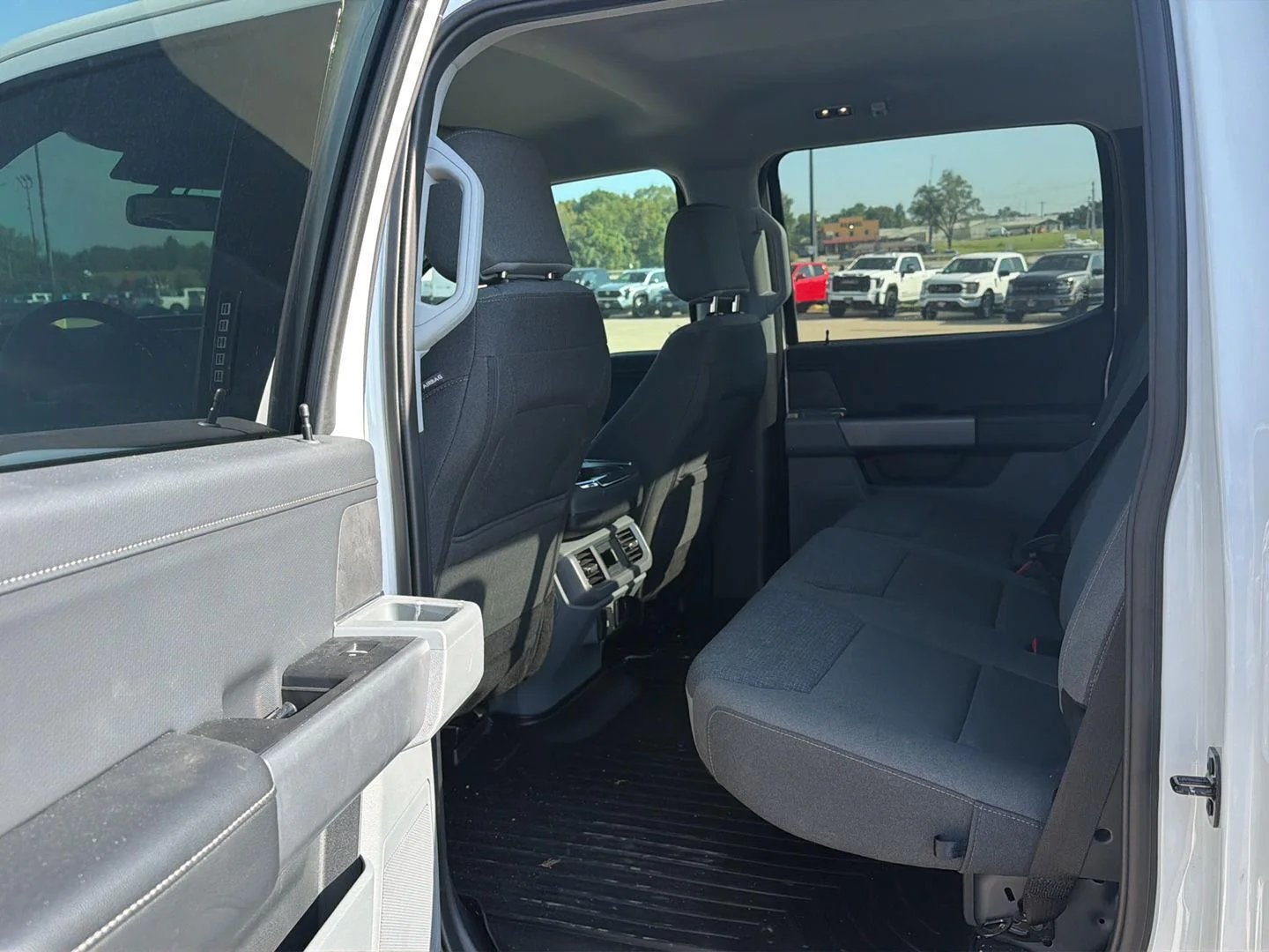 Certified Used 2024 Oxford White Ford XLT image 4