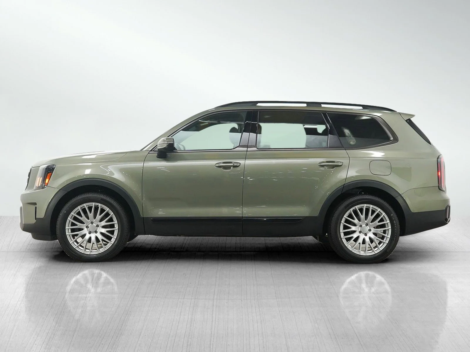 Used 2024 Kia Telluride EX X-Line with VIN 5XYP3DGC0RG430101 for sale in Wayzata, Minnesota