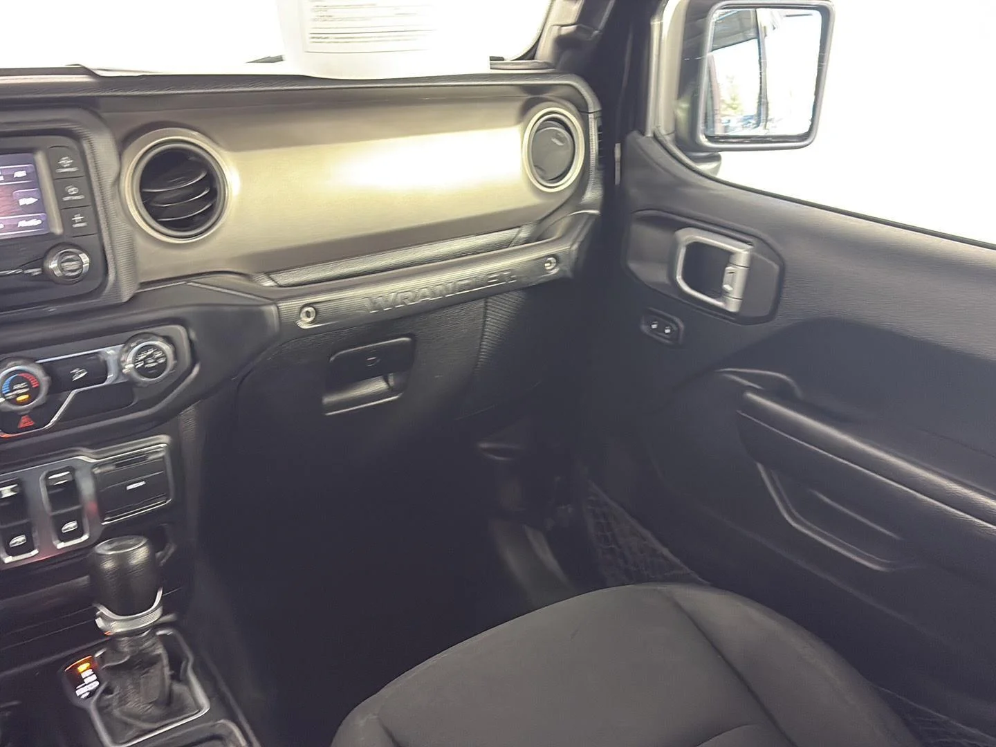 Used 2020 Black Clearcoat Jeep Sport S image 19