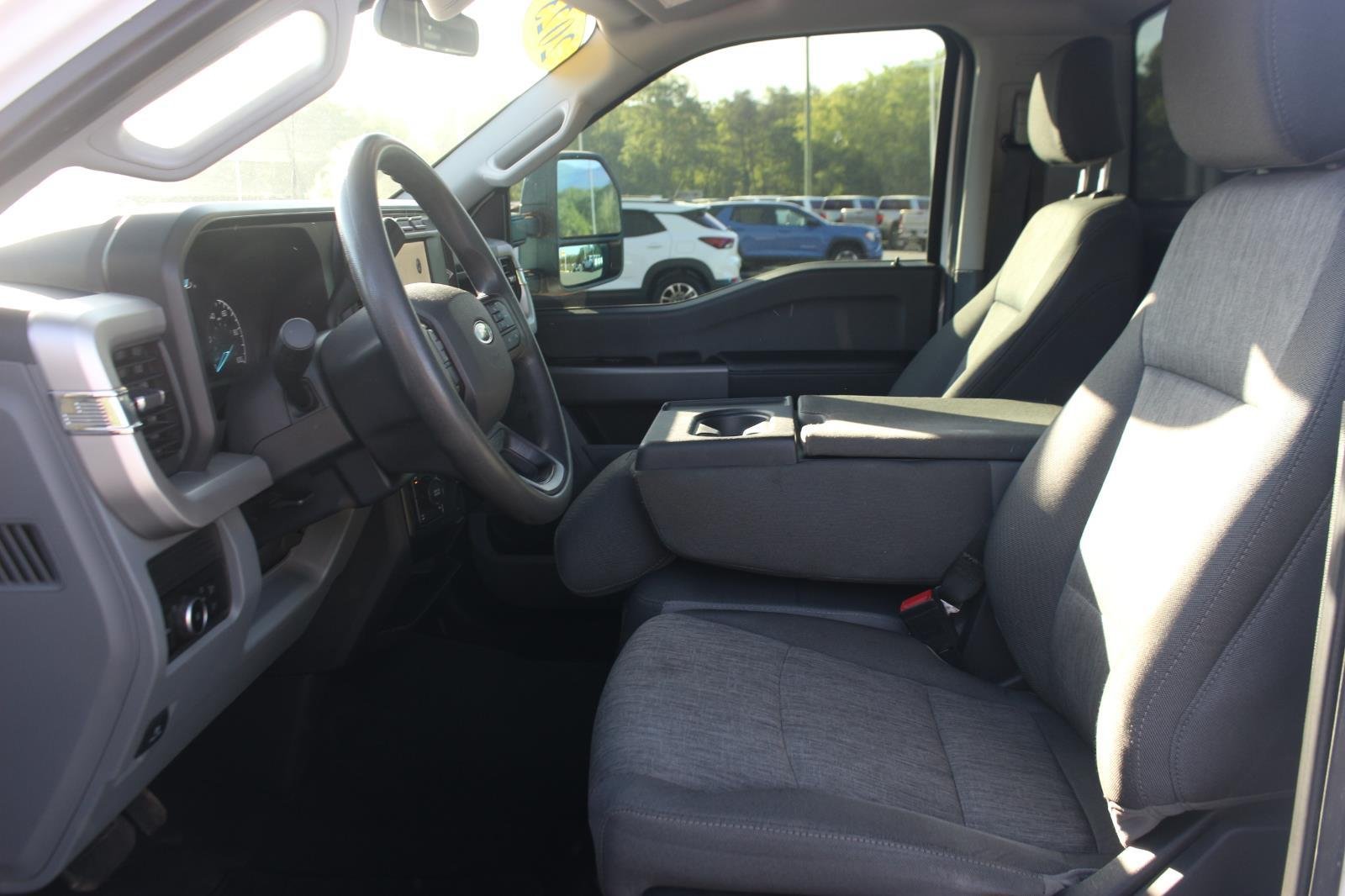 Used 2023 Oxford White Ford XL image 18