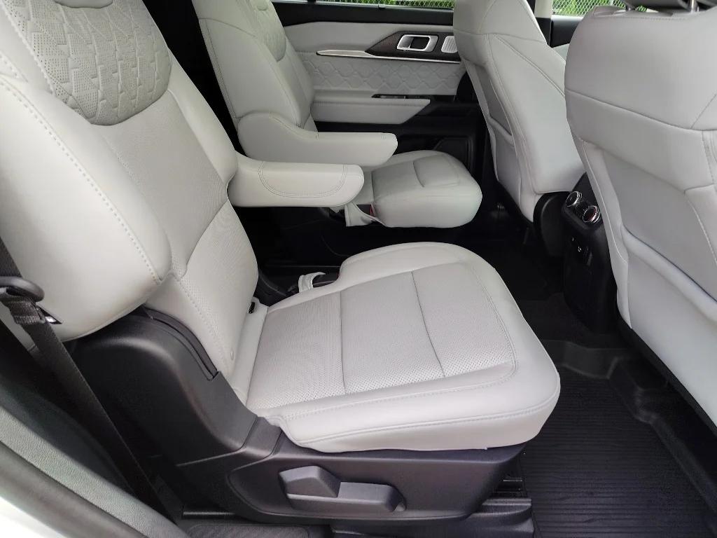 Used 2025 Star White Ford Platinum image 14